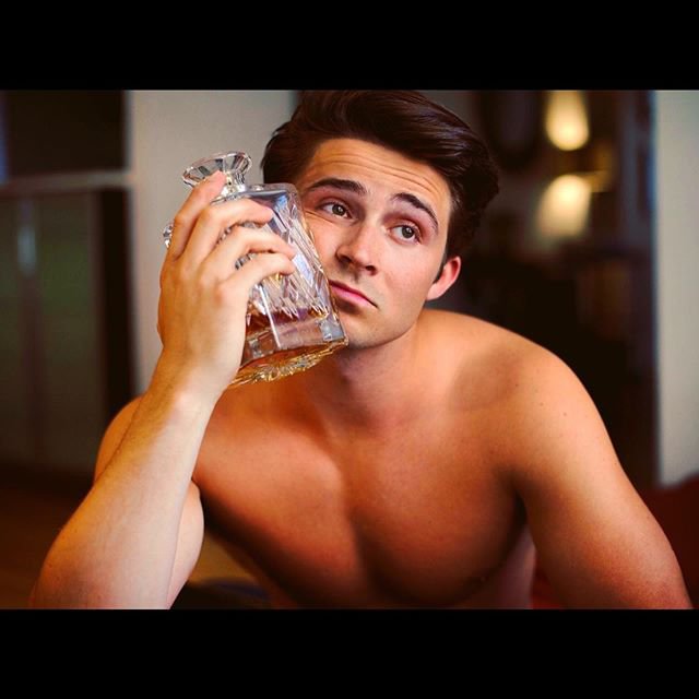 HE PUTS THE BRO IN BRO J’s anddddd he’s single😏
𝗡𝗮𝗺𝗲: Michael BONINI - May 30, 2019, 5:28 p.m.